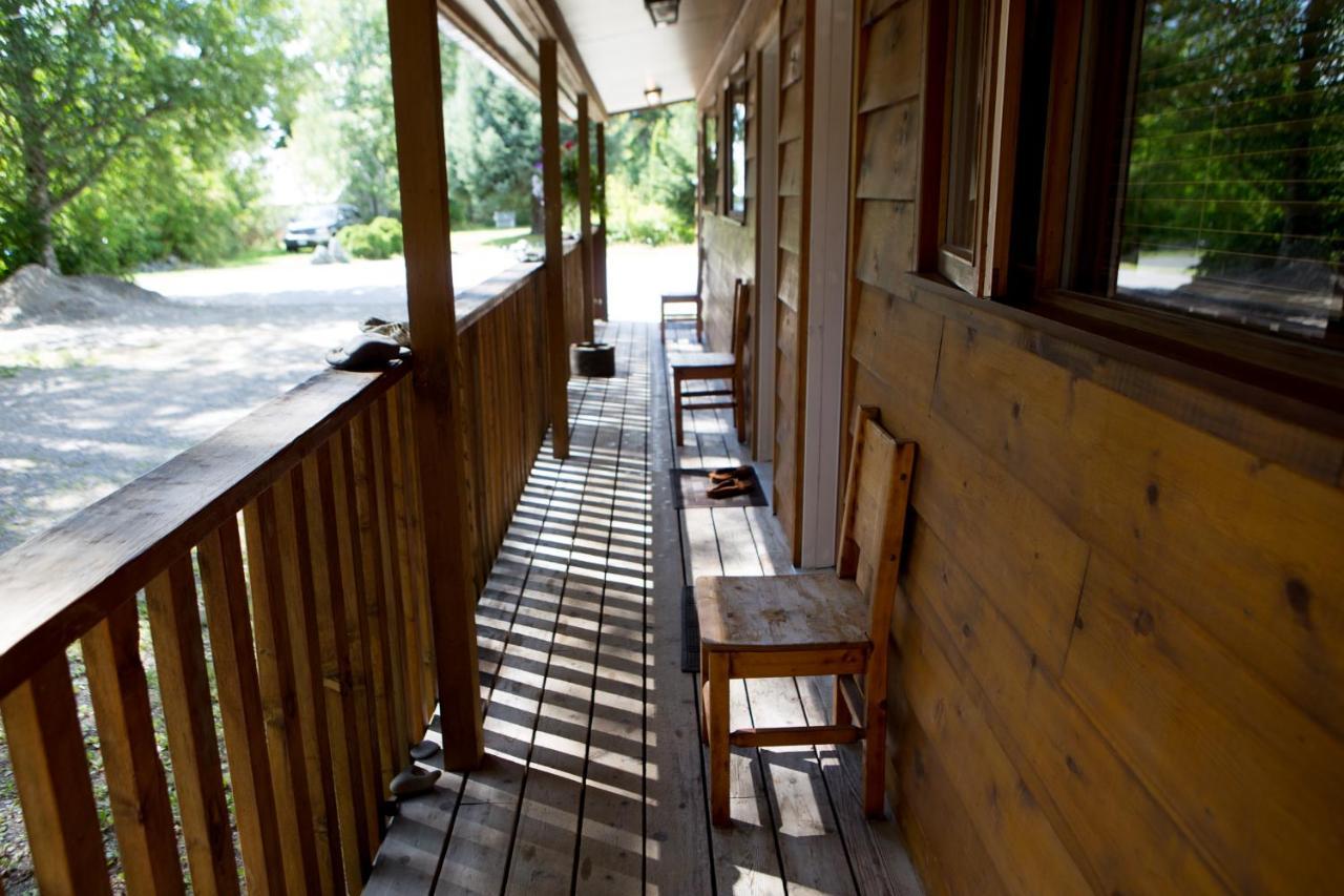 Skeena River House Bed & Breakfast Terrace Extérieur photo