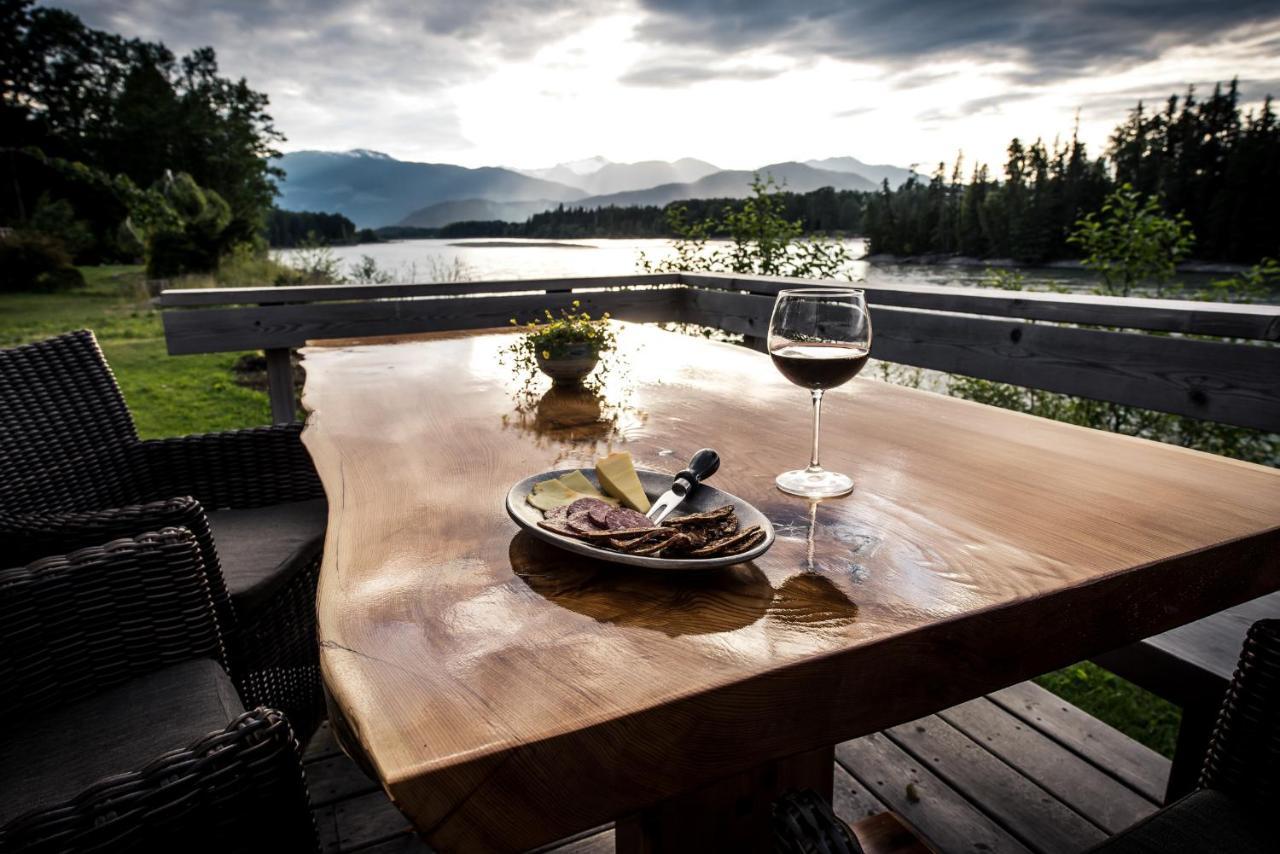 Skeena River House Bed & Breakfast Terrace Extérieur photo
