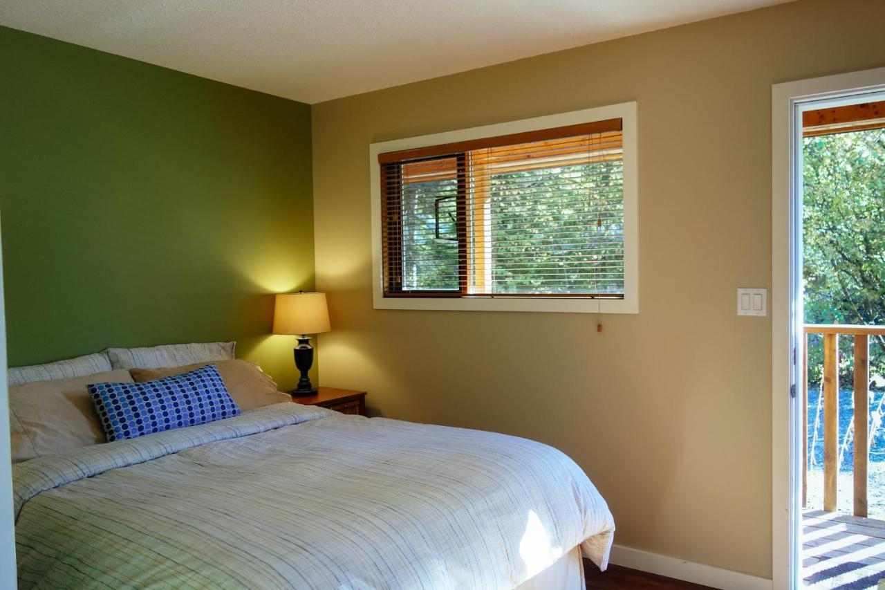Skeena River House Bed & Breakfast Terrace Extérieur photo